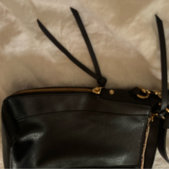 Elegant Black Shoulder Bag - Picture 3 of 6